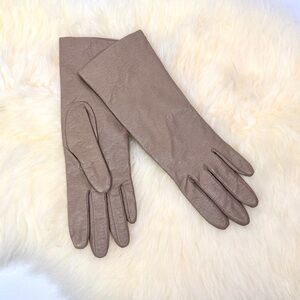 NWOT Fownes Taupe Gloves Perforated Leather Acrylic Lining size 6,5 Vintage